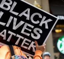 8,000 shops Starbucks afternoon closed for anti-racism training