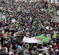 Again massive protests in Algeria