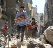 'Aid Convoys dwell on Aleppo'