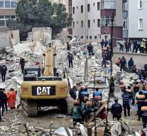 Arrests after collapsing flat Istanbul