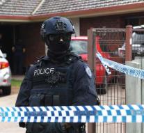 Australia arrests men to plot attack