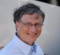 Bill Gates uses Android phone