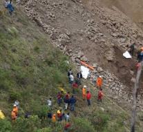 Bus taken by landslide Colombia: baby among the dead