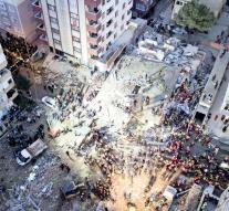 Collapsed flat in Istanbul costs 21 people
