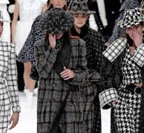 Crying models at the latest fashion show Karl Lagerfeld