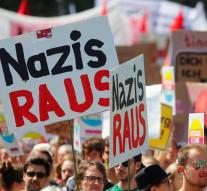 Demonstrators to Augsburg for AfD Congress
