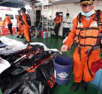 Divers find black box crashed Boeing
