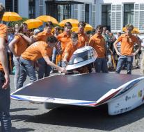 Dutch teams present solar cars