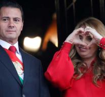 'Fairy tale wedding presidential couple Mexico stranding'
