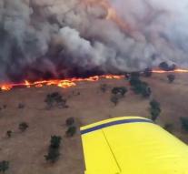 Fire races through dry Australia