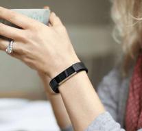Fitbit launches 'fashionable' fitness bracelet