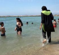 Four swimmers fined for BURQINI in Cannes
