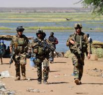 French offensive in Mali after massacre in hotel