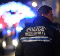 French police keep on hunting at 29-year-old shooter