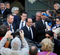 French President Hollande votes