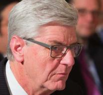 Governor Mississippi signs abortion law