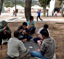Greece registers mainland migrants