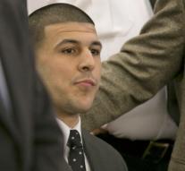 Hernandez commits suicide in cell