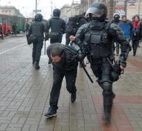 Hundreds of arrests at protests in Minsk