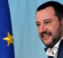 Internetters save Salvini's head of guillotine