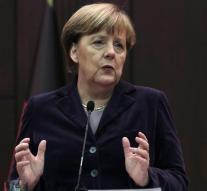 Kremlin dismisses criticism Merkel road