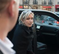 Le Pen will not campaign financing round