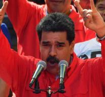 Maduro does not like interview: journalists held hostage