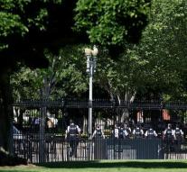 Man climbs over fence White House