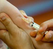 Mass vaccination on East Java against diphtheria
