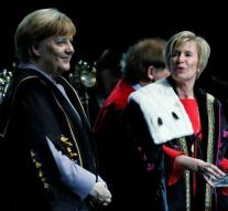 Merkel receives honorary doctorate in Brussels