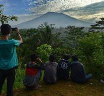 Nearly 50,000 people flee for the volcano Bali