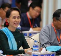 Peace prizewinners denounce Suu Kyi