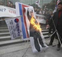 Photo Kim Jong-un on fire in protest against delegation Play