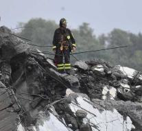 Pieces of Italian bridge collapse downwards