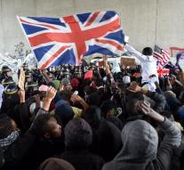 Police to blows with migrants in Calais