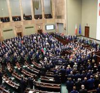 Polish opposition cease occupation parliament