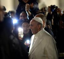 Pope asks to approach youth unemployment