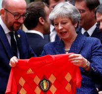 Premier Belgium gives May shirt Red Devils