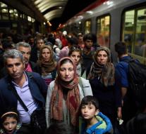 Refugees Train avoids neo protest
