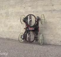 Robot Car drives against wall