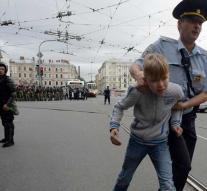 Russian police pick up hundreds of demonstrators