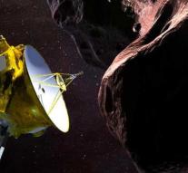 Space probe flies along rock at 6 billion km