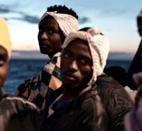Spanish Coast Guard gets 933 migrants out of the sea