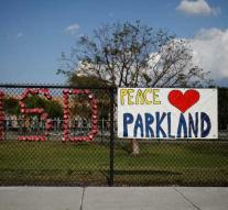 Surviving massacre Parkland commits suicide