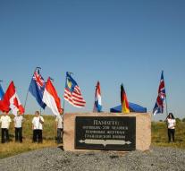 Survivors commemorate victims MH17