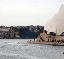 Sydney Opera House puts dogs against seagull nuisance