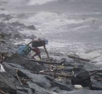 Tens of Filipinos dead by typhoon Yutu
