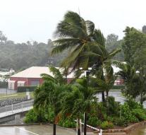 Thousands of Australians house for cyclone