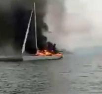 Tourists to the death escapes on Phuket's burning yacht
