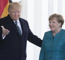 Trump receives Merkel at White House